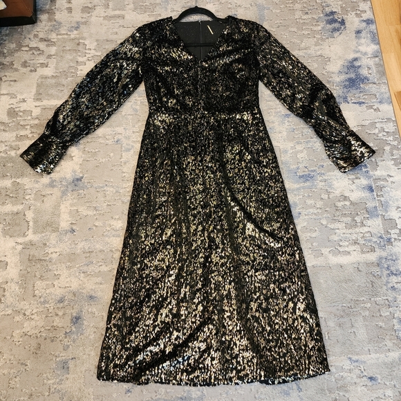 Elie Tahari Velvet Black Gold Foil Metallic V Neck Long Sleeve Midi Dress  Size 4 - mordernwear.com